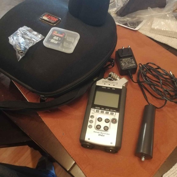 Zoom H4n Portable Recorder - Stereo Mics - XLR Inputs - 16GB SD - Picture 2 of 10